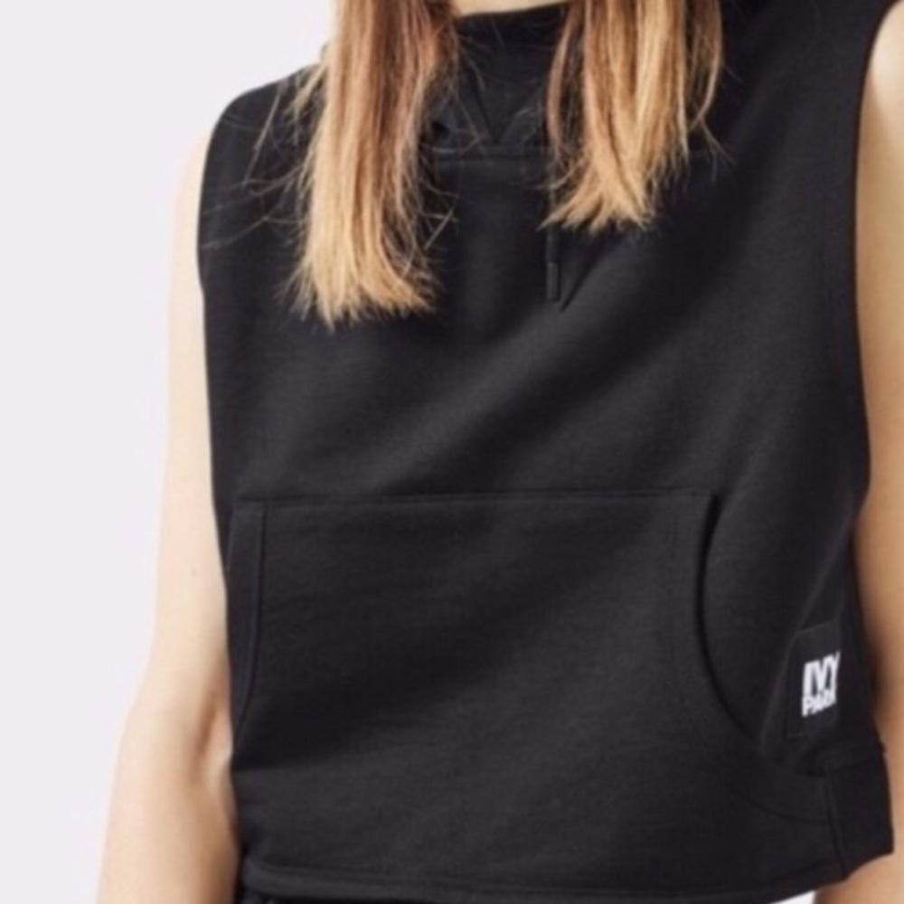 IVY PARK BY BEYONCÉ CROPPED SLEEVELESS HOODIE